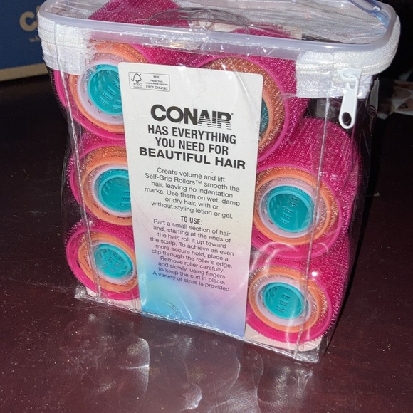 Conair Voluminous Curls smooth and lift - Picture 2 of 3